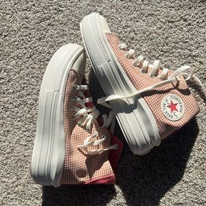 Converse platform size 7 like new pink checks